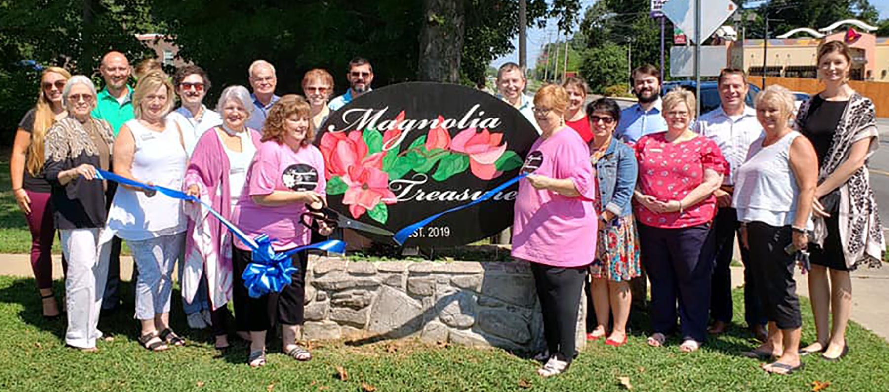 Magnolia Treasures holds ribbon cutting